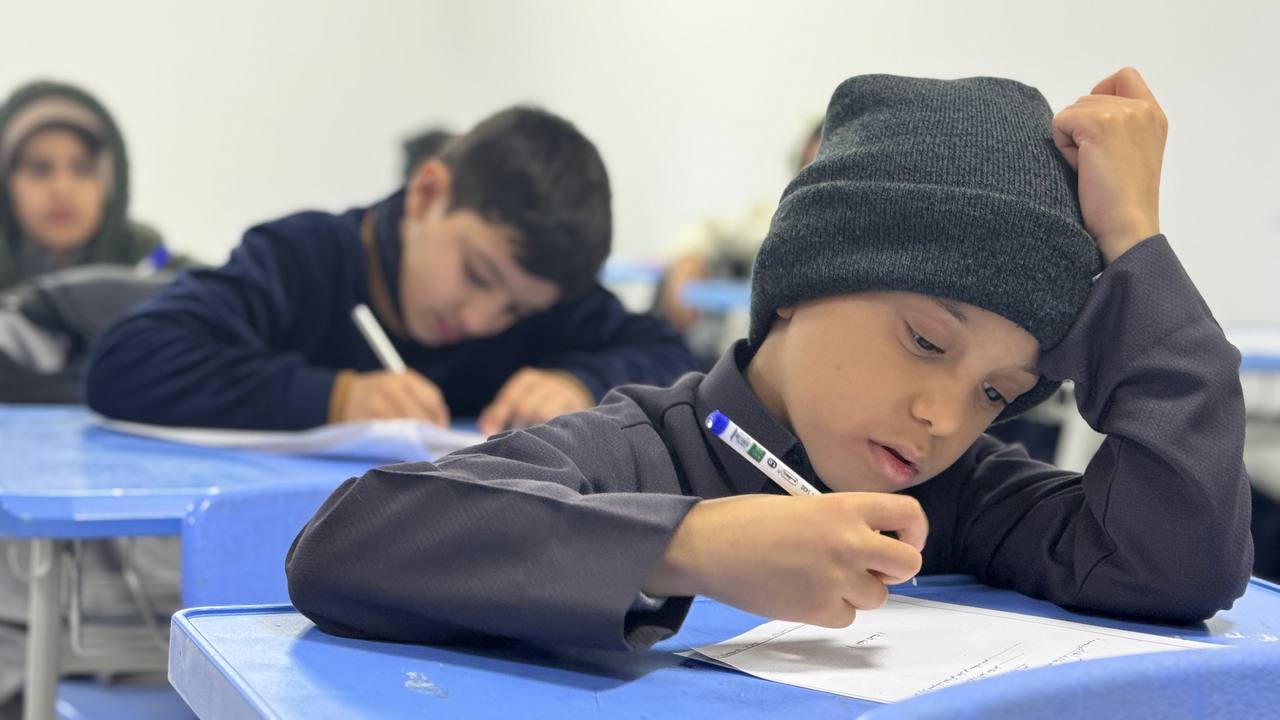 اهتمام وتركيز مع كل طالب