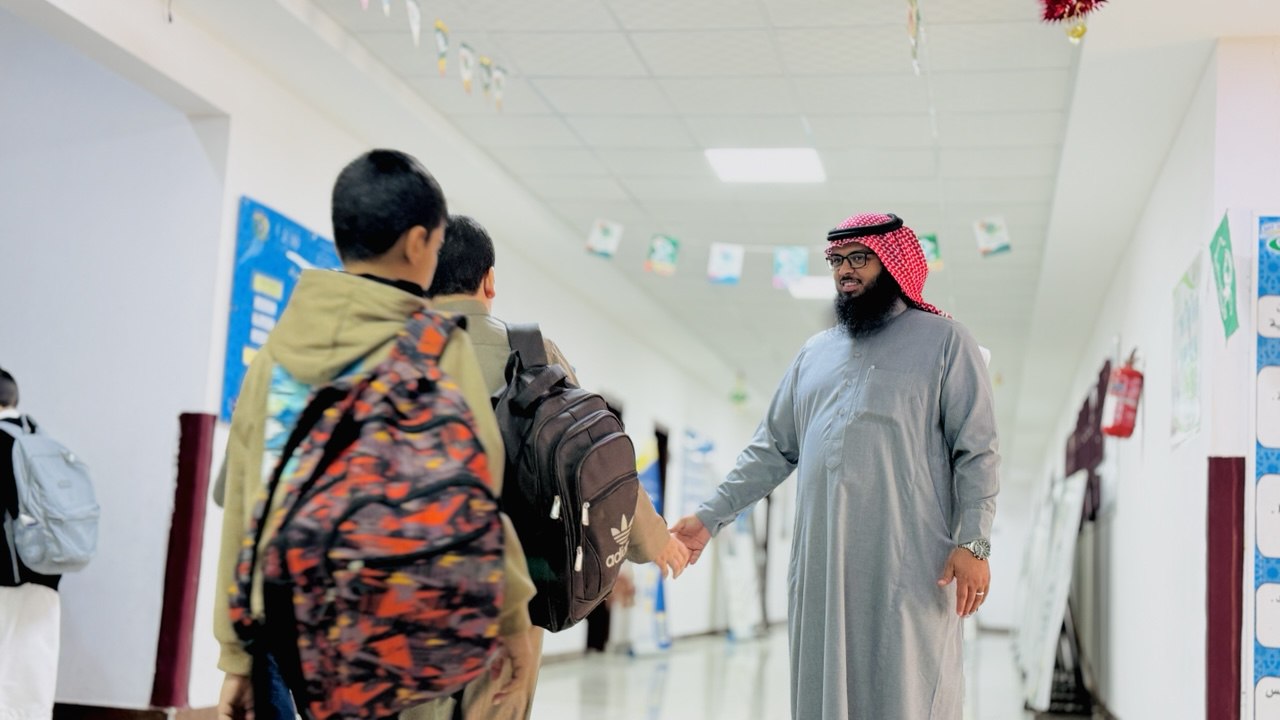 ترحيب يومي يصنع الانتماء والثقة